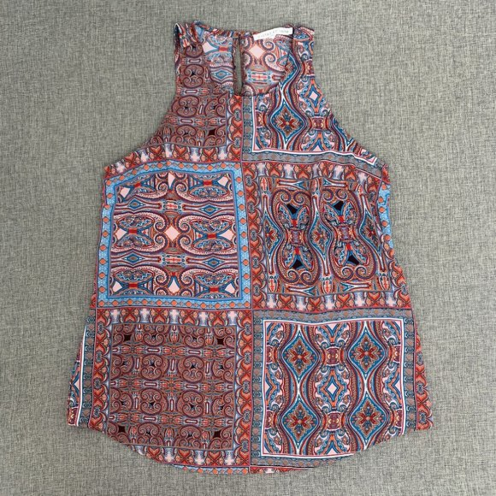 Violet + Claire Sleeveless Lightweight Top Scoop Neck Medium Paisley Print